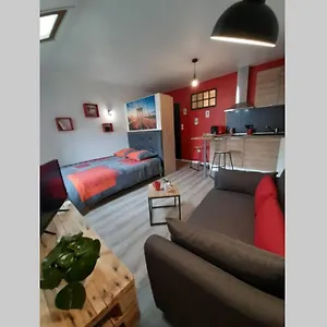 https://la-cour-de-jeanne.hotels-rhonealpes.com